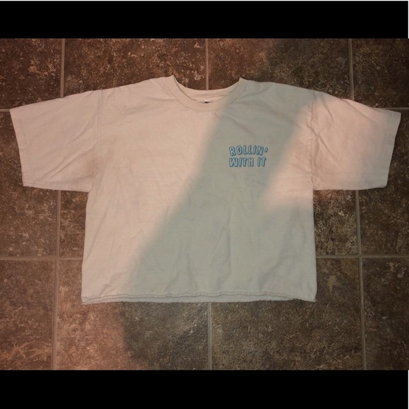 white cropped T!✨ - Picture 1 of 2